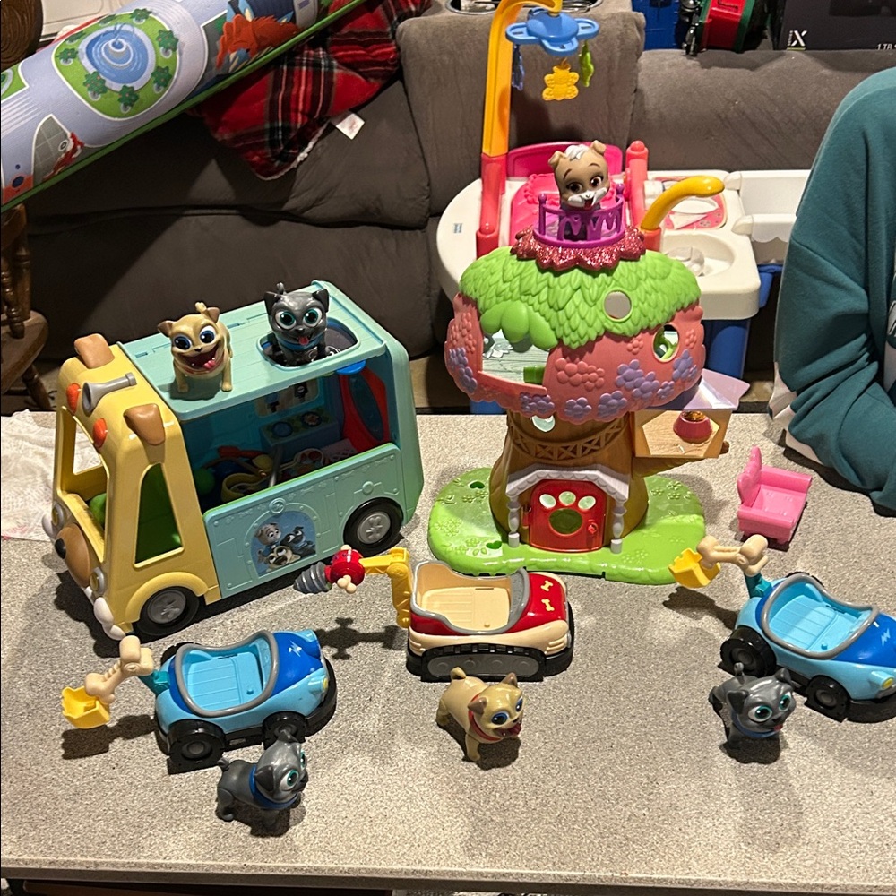 Puppy Dog Pals playsets